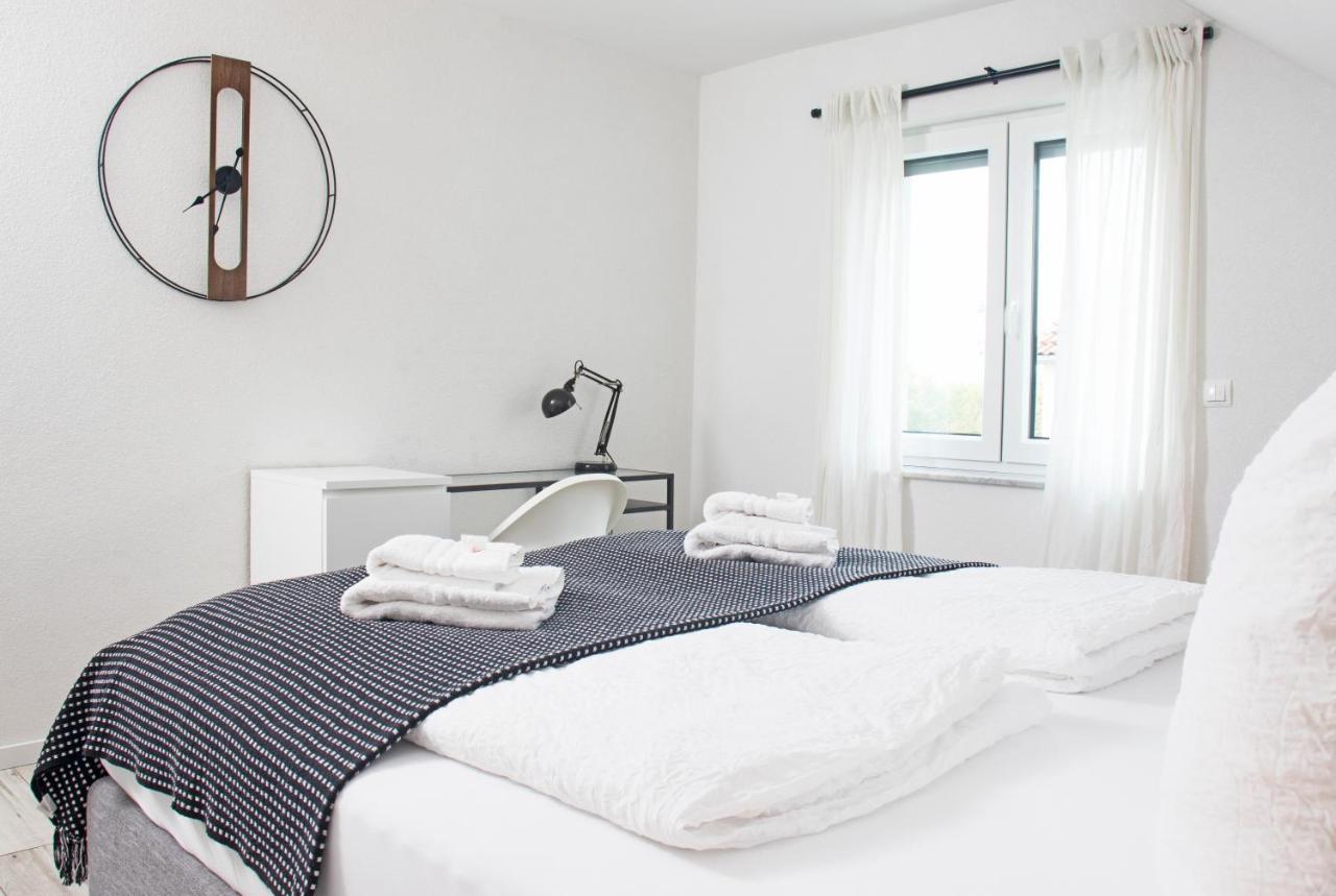 Blackncozy - Design Appartement Mit Boxspringbett Und Balkon Lörrach Exteriör bild