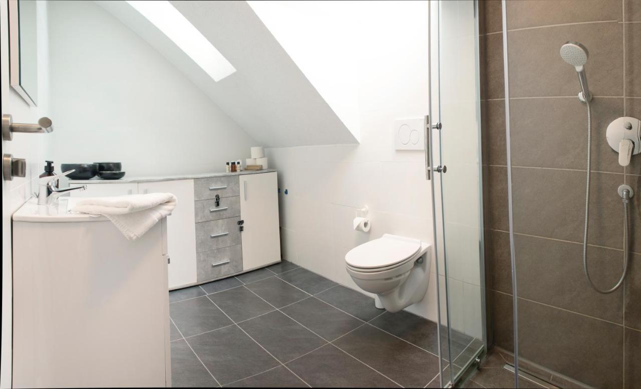 Blackncozy - Design Appartement Mit Boxspringbett Und Balkon Lörrach Exteriör bild